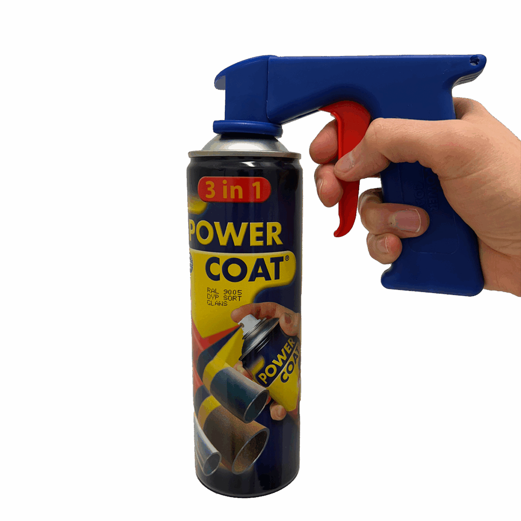 en hånd som holder i et plasthåndtak laget for å betjene sprayboks. Sprayboks sitter i håndtaket