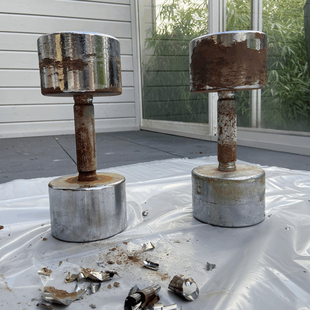 Metallmanualer 14 kg med mye rust og flasset maling