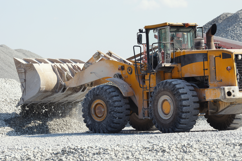 heavy wheel loader excavator pours gravel