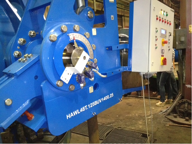 Stor Hydromat spjeldventil med arm under testing i fabrikk