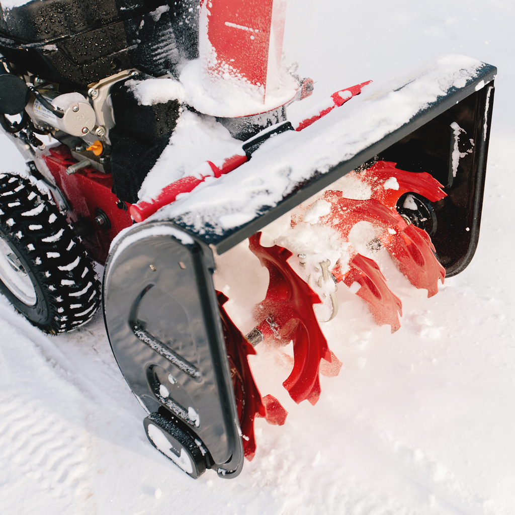 Nærbilde av skjærebladene på en snøfreser